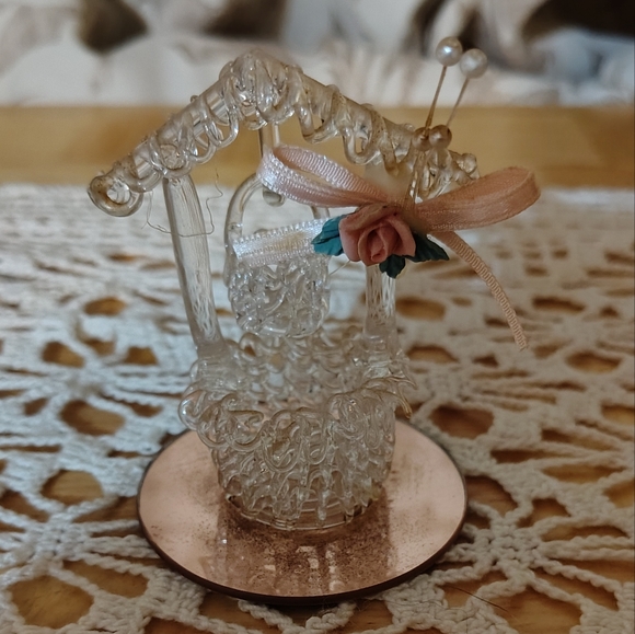 Vintage Spin Glass Wishing Well - Picture 1 of 3